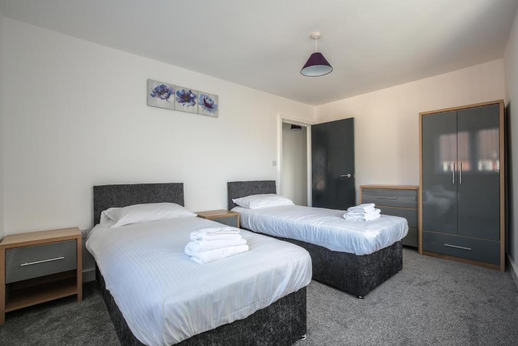 iLivSidney room 3