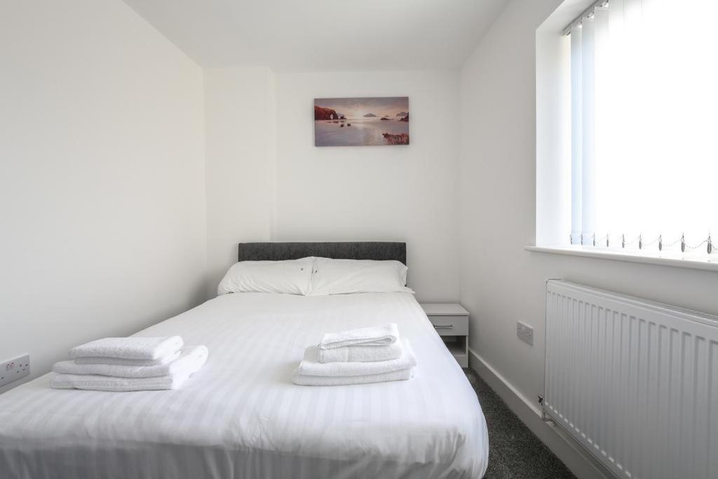 iLivSidney room 5